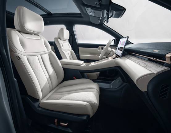 说明: 汽车座位上
描述已自动生成