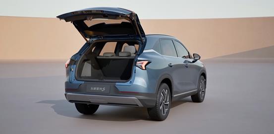 说明: 汽车停在路上
描述已自动生成