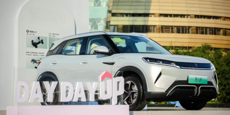 年轻人的第一台车，元UP加推401KM活力版9.98万元限时送全车保险