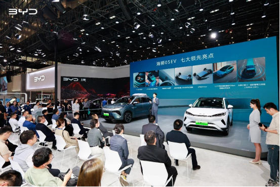 比亚迪海狮05EV惊艳亮相大河春季车展，开启纯电出行新篇章