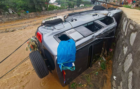 方程豹奖励见义勇为车主 越野新王硬核安全筑起生命防线