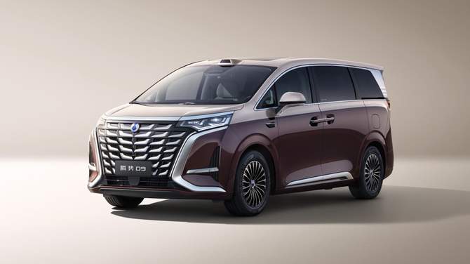 2025年上半年比亚迪荣膺A股“研发之王”，引领行业技术革新