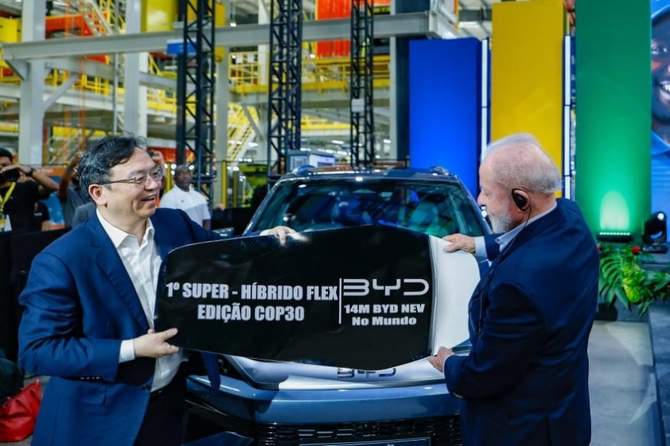 比亚迪第1400万辆新能源车在巴西下线，巴西总统卢拉成为车主