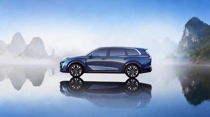 华境S登华为乾崑App 上汽通用五菱与华为深化战略合作首款车型落地