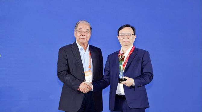 王传福荣获2026中国汽车工业最高荣誉“饶斌奖”