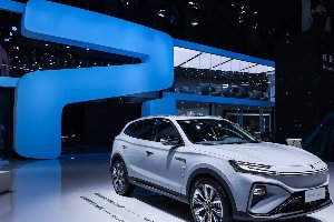 R品牌更名飞凡汽车，抢占中高端智能电动车市场