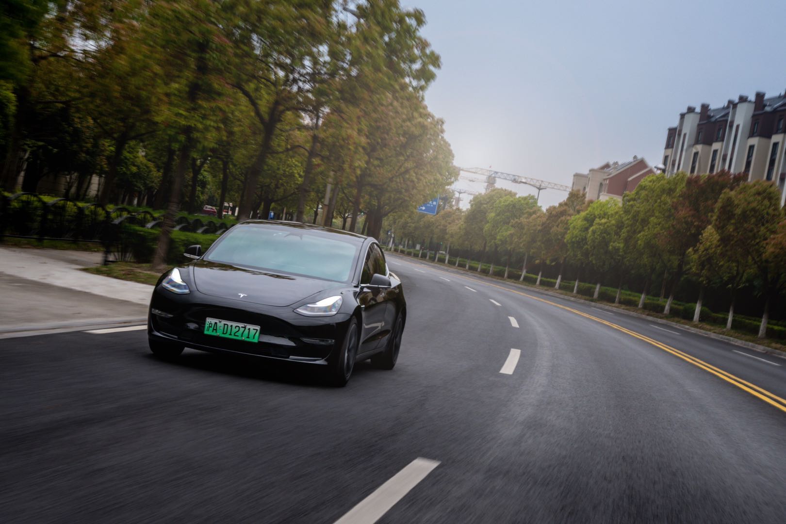 MODEL 3配备了Autopilot 自动辅助驾驶功能