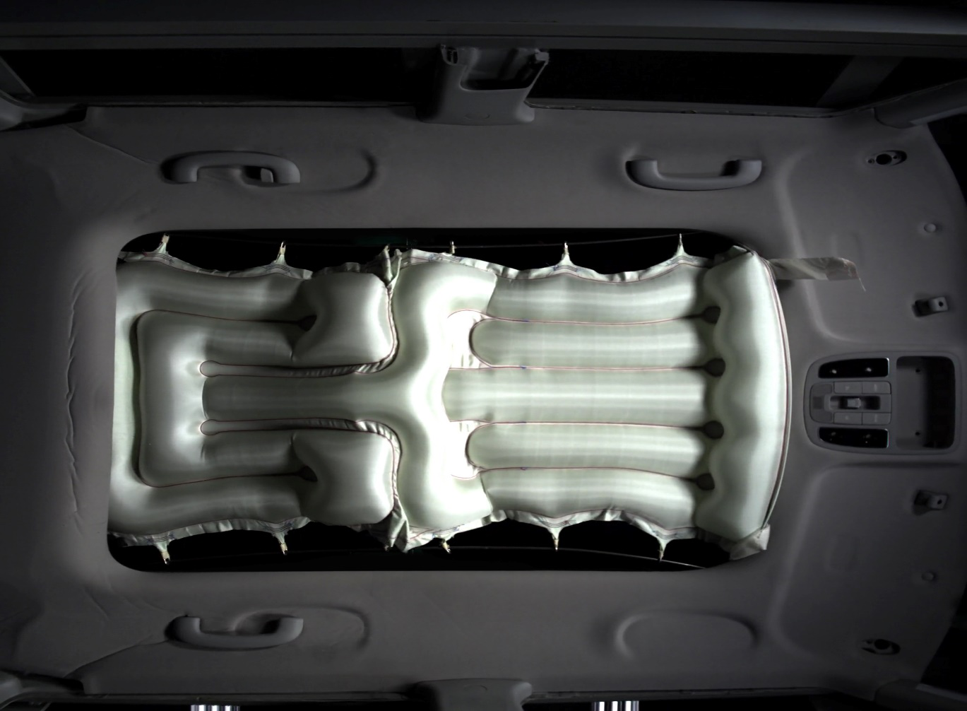 现代起亚汽车全球首款车顶安全气囊再升级