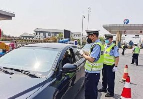 五一假期 河南这些奇葩司机都上高速了...