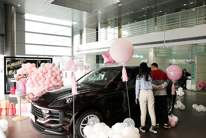 个性化交车郑州郑开保时捷中心伴客户开启恣意