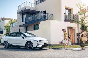 小鹏P5上市 补贴后售价15.79-22.39万元