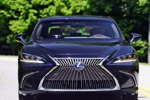 新款雷克萨斯ES登场，百公里油耗仅4.2L，28万起售