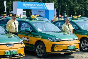 万台北京EU5快换版出租车正式交付使用