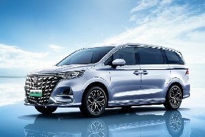 预售27.98万起，荣威iMAX8 EV实车到店尊享头等舱