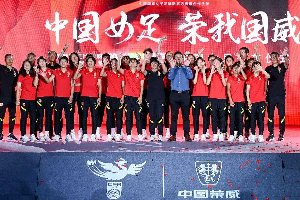 首批全新第三代荣威RX5/超混eRX5即将交付中国女足