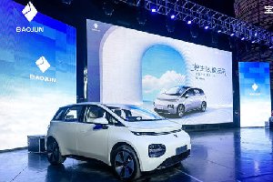 “舒适大五座纯电家用车”宝骏云朵郑州上市